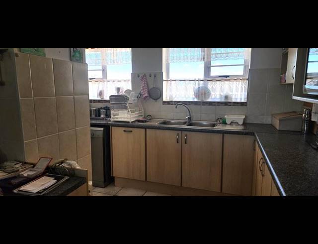 4 BEDROOM HOUSE FOR SALE IN KLEINBAAI